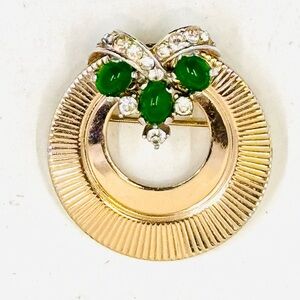 Vintage Boucher Gold-Tone Wreath Circle Brooch W/Green Cabochons Crystal Accents